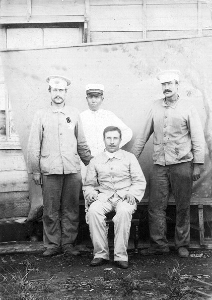 Гавриил Михайлович Масленников в японском плену,1904-1905 гг. (стоит, первый слева)